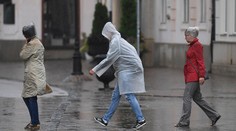 Meteorológovia varujú pred búrkami a povodňami v niekoľkých okresoch