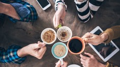 Nedostatočne ste sa vyspali? Pozreli sme sa, či kofeín naozaj dokáže nahradiť spánok