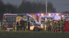 Opitý vodič v Poľsku vrazil do skupiny 14 cyklistov, jeden zomrel a traja sú ťažko zranení. Polícia ho po úteku zadržala