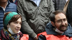 Polícia v Turecku obvinila z terorizmu a zatkla učiteľov držiacich hladovku