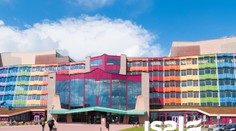 Gynekológ používal pri umelom oplodnení vlastné spermie bez vedomia žien. Splodil najmenej 17 detí