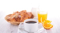 Neviete sa bez kávy sústrediť? Vymeňte ju za jedno z týchto jedál