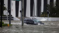 Už takmer 5,8 milióna domácností a podnikov na Floride je bez elektriny