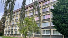 V stredoškolskom internáte zomrel 17-ročný chlapec. Majú za tým byť drogy