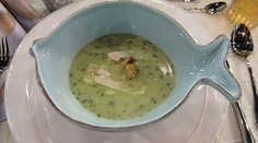 Polievka zo zeleného hrášku s mätou