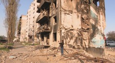 Navštívili sme Buču aj Boroďanku. Kým v jednom meste stále identifikujú telá, druhé začali obnovovať