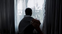 Chlapec (9) žil dva roky sám v byte bez kúrenia a elektriny. Jeho matku našli u milenca