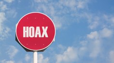 Internetom sa šíria falošné poplašné správy, polícia prosí ľudí, aby verili úradom