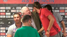 Zbabraná tlačovka AS Trenčín: Nahluchlý tlmočník všetko domotal