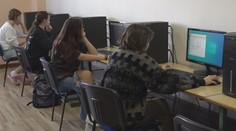 O príspevok na notebook či tablet žiadajú tisíce žiakov. Takto bude vyzerať v praxi