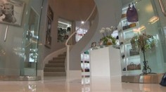 Pri tomto pohľade zaplesá nejedno ženské srdce. Šatník s rozlohou vily