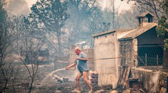 Grebaštica je na nepoznanie. Domáci po požiari odstraňujú škody, turisti sa spamätávajú z desivého zážitku