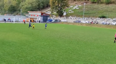 Frajer na záver: Aj v nižších súťažiach padajú krásne góly. Pochvalu si zaslúži aj následná oslava fanúšika