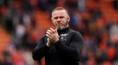 Vráti klub do Premier League? Rooney na novej trénerskej adrese