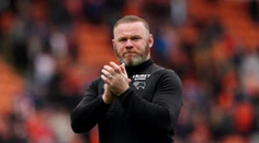 Vráti klub do Premier League? Rooney na novej trénerskej adrese