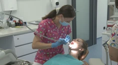 Otáľať s preventívnou prehliadkou u zubára sa neoplatí. Ambulancie aj poisťovne už totiž evidujú nárast