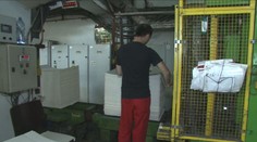 Nemali na výplaty a hrozil im krach. Firma vo Vranove nad Topľou vďaka investorovi opäť spustila výrobu