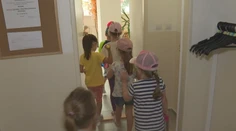 Záujem o letné škôlky z roka na rok rastie. Čo si musia rodičia včas ustriehnuť?