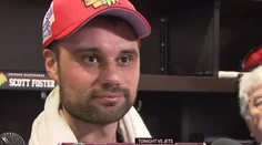 Cez deň účtovník, večer amatérsky hokejista: Brankár z pivnej ligy sa stal hviezdou zápasu v NHL