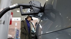 Tankujeme najdrahší benzín za posledné mesiace. Zisťovali sme, kde je lacnejší