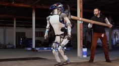 Google predstavil robota, ktorý aj napriek šikanovaniu plní príkazy