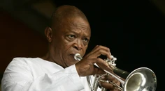 Zomrel "otec juhoafrického jazzu", bojovník proti apartheidu Hugh Masekela