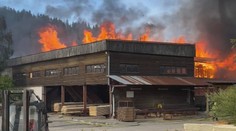 Hustý dym bolo vidieť z niekoľkých kilometrov: Horela fabrika v Turzovke