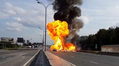 Policajta zabila bomba, druhého ubil na smrť aktér dopravnej nehody