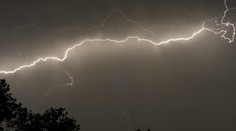 Pri búrke v Čechách lietali blesky. Tisíce ľudí zostali bez elektriny