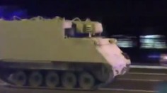 Scéna ako zo sci-fi filmu. Obrnené vozidlo uháňalo po diaľnici