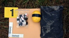 Polícia v Poltári chytila dílera. Ten drogy za tisíce eur vyhodil z balkóna