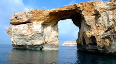 Tragédia neďaleko populárneho dovolenkového miesta. Žena sa na štvorkolke zrútila z útesu do mora