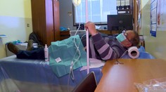 Ladislav na prežitie potrebuje dialýzu. Na rozdiel od iných ju dostáva doma počas spánku