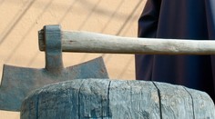 Iba 26-ročný mladík z obce Preseľany vraždil sekerou