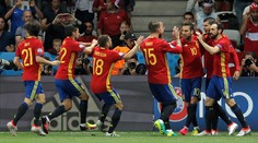 Úradujúci majstri Európy ako prvý tím dali na šampionáte tri góly