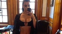 Aha, aká som štíhla! Kim v bikinách svojej o 17 rokov mladšej sestry