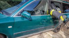 Dráma v Česku. Muž zostal uväznený v rozpálenom aute, išlo mu o život