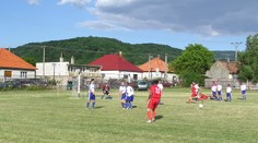 Kovbojka na Spiši: Futbaloví fanúšikovia sa vrhli na rozhodcu!
