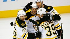 Chára prispel dvomi asistenciami k výhre Bostonu na ľade Colorada