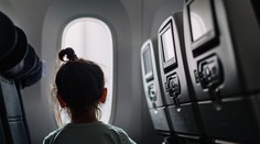 Odborníčka prezradila, ako si vybrať sedadlo v lietadle, ak cestujete s dieťaťom