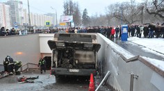 Autobus v Moskve zišiel do podchodu metra: Štyri obete už identifikovali