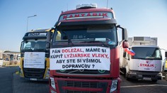 Autodopravcovia štrajkujú v Bratislave, žiadajú aj zníženie cien pohonných látok