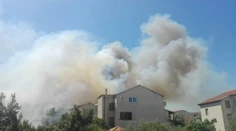 Veľký požiar pri chorvátskom Omiši vystrašil aj slovenských dovolenkárov