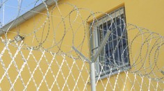 Vymenil väzbu za náramok a zomrel. Prepusteného väzňa zavraždila priateľka