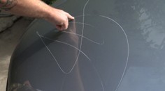 Zničil auto kvôli žiarlivosti, keď videl svoju bývalú s novým mužom