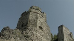 Tekov je plný vinohradov a kultúry. Turistov láka najmä neprebádaná studňa