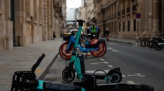 Prvá európska metropola oddnes zakázala zdieľané kolobežky