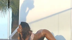 Rihanna otrčila do objektívu všetko!