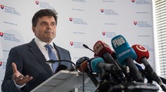 Plavčan abdikoval, na novinárske otázky neodpovedal