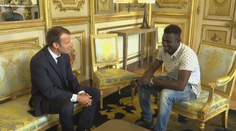 Imigrant sa stal vo Francúzsku hrdinom. Zachránil dieťa, ktoré viselo z balkóna